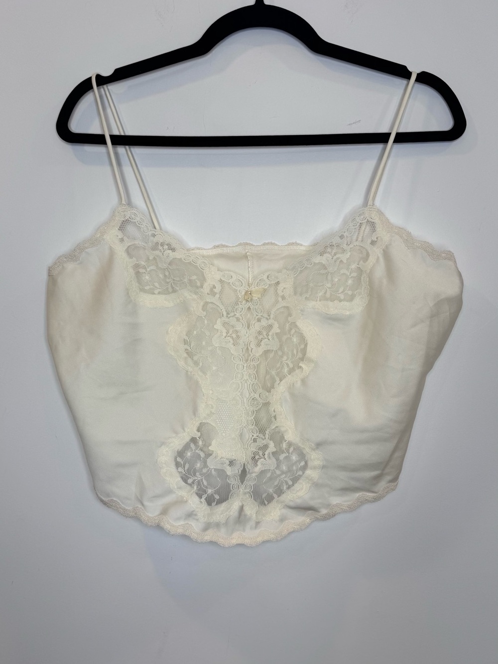 Vintage Women’s Lace-Trim satin Ivory Camisole Top cropped